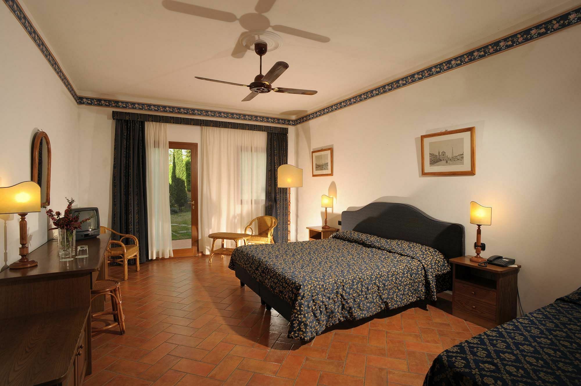 Fattoria Degli Usignoli Guest House San Donato in Fronzano Exterior photo